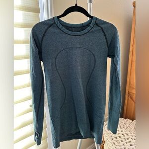 Lululemon women’s Swiftly Tech long-sleeve shirt size 8